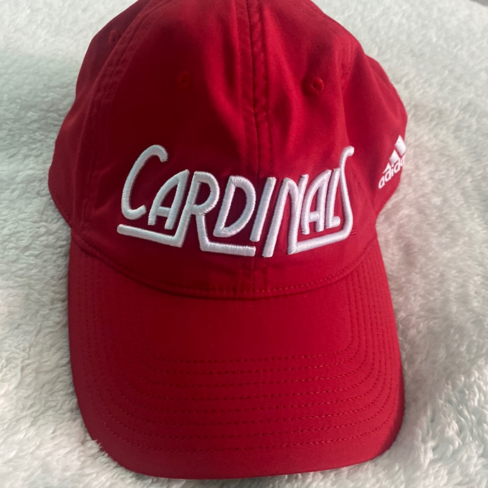 🆕adidas NCAA Universityof Louisville Cardinals Cap, OSFM, metal adj. back